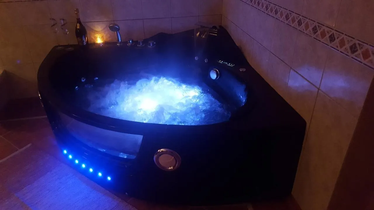 Frühstückspension Chambre Boheme Avec Balneo Miramont-D'astarac